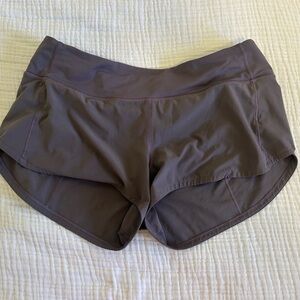Lululemon Speed Up 2.5 Inch size 6 light purple